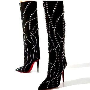 Christian Louboutin Boots
Size 37 (7)
Never worn
Black, Suede